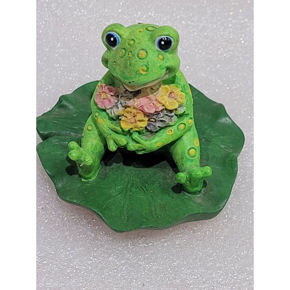 The Hip Hops Toadally Yours Figurine Russ Berrie Frog Lilly Pad Flowers